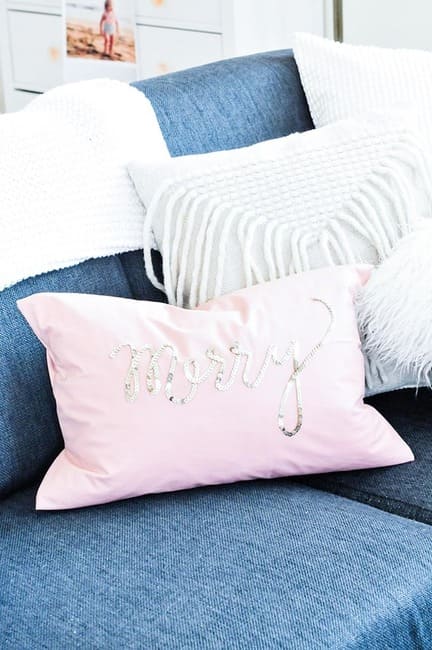 Personalized cushions with sequins